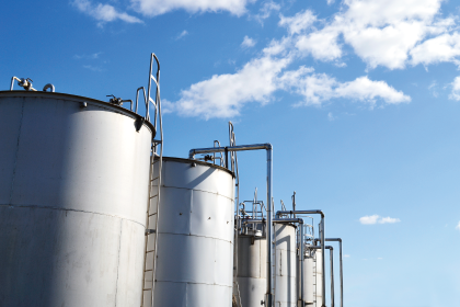 山口県下関市の廃食用油リサイクルの有限会社 葵油化興業の油精製(保管)タンク